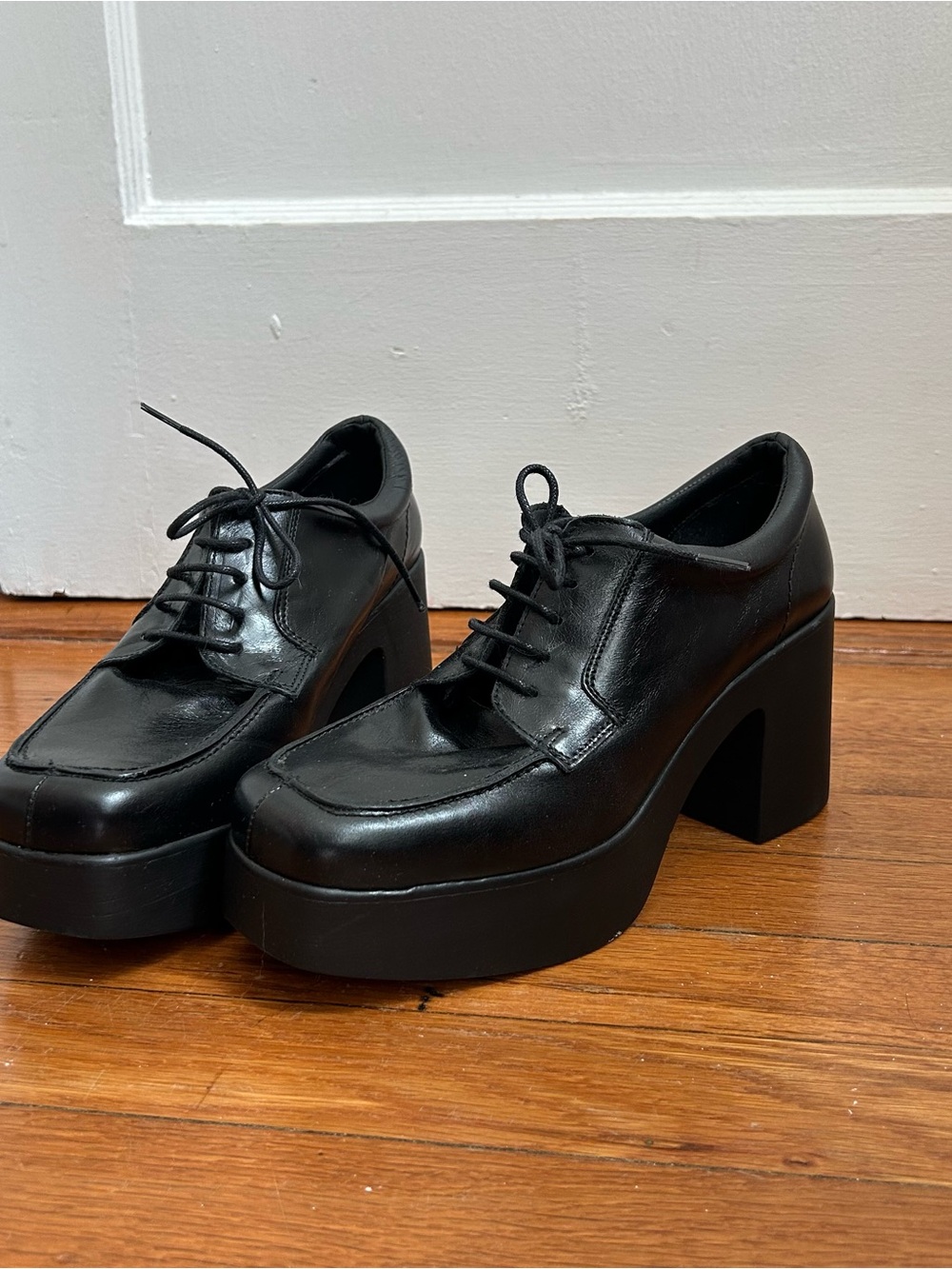 INTENTIONALLY BLANK Black Chunky Platform Lace-Up Oxford Brogue Heels size 40